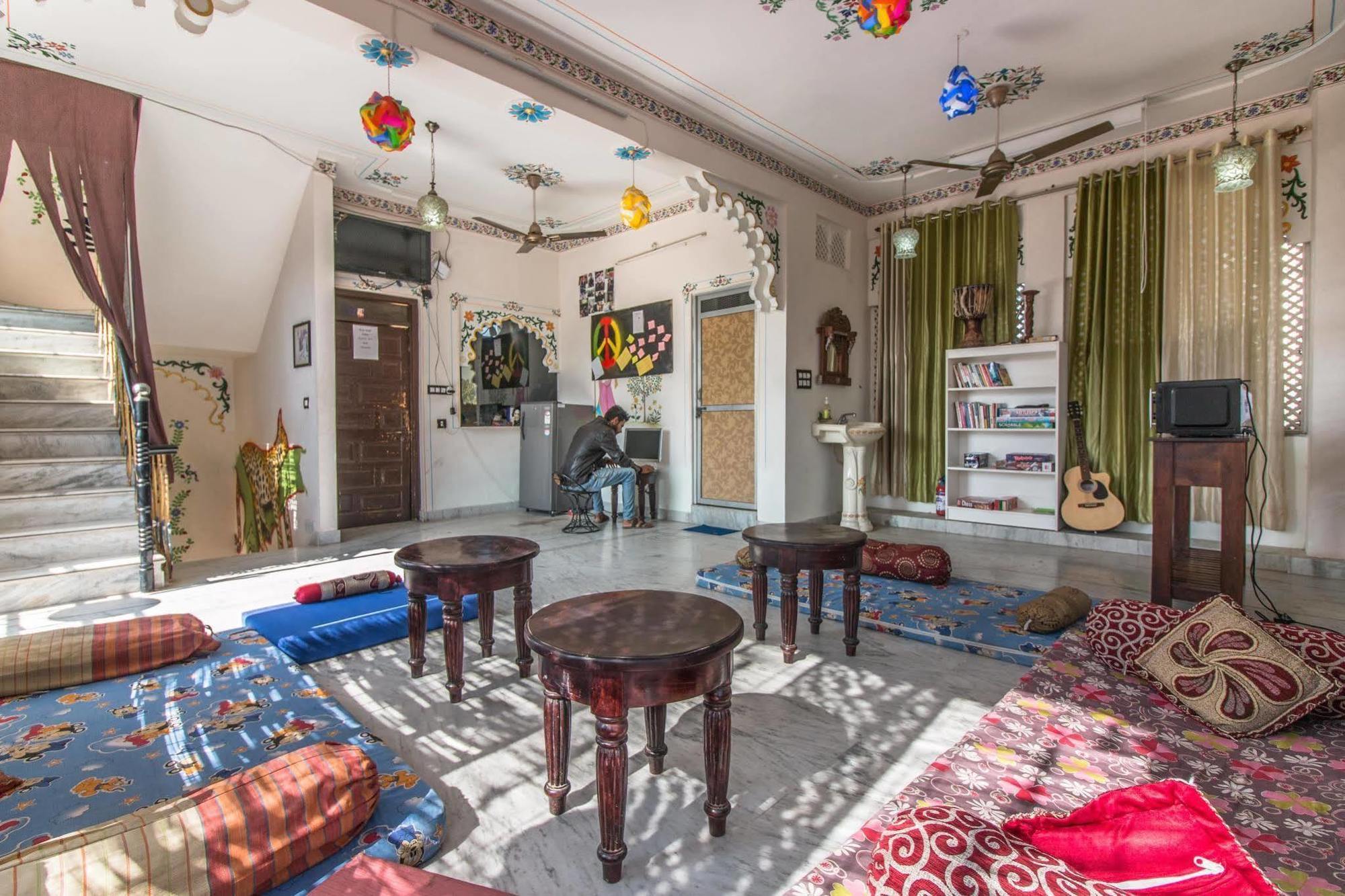 Backpacker Panda Lake Pichola Удайпур Екстериор снимка